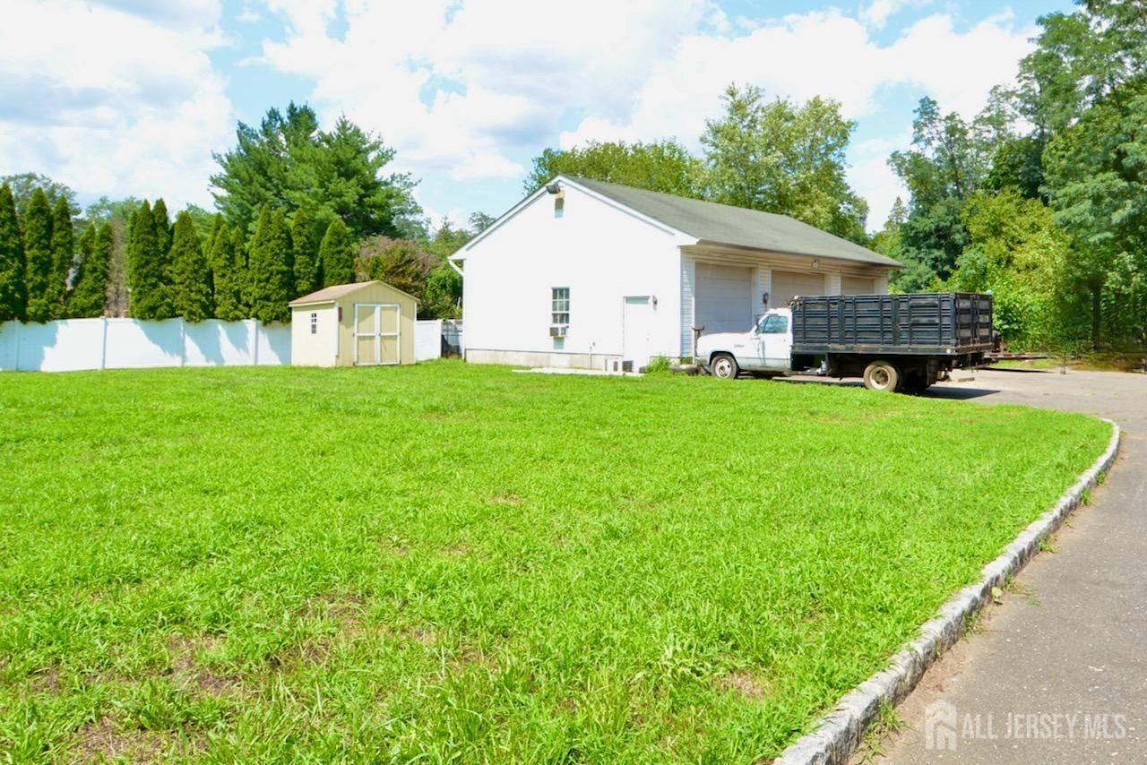 Howell, NJ 07728,802 Adelphia RD