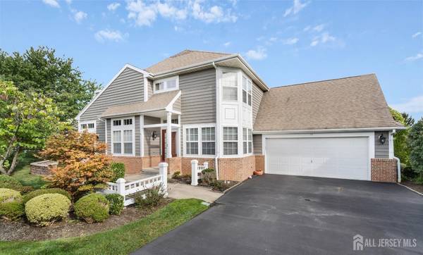 15 Cypress Point LN, Monroe, NJ 08831