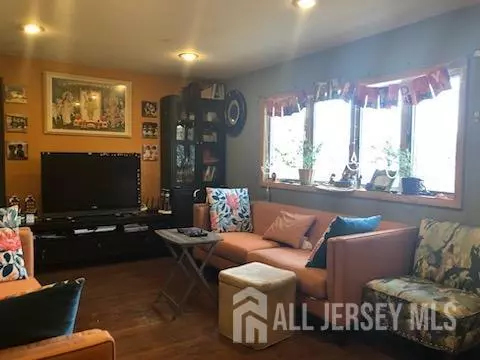 Edison, NJ 08817,18 Adele CT