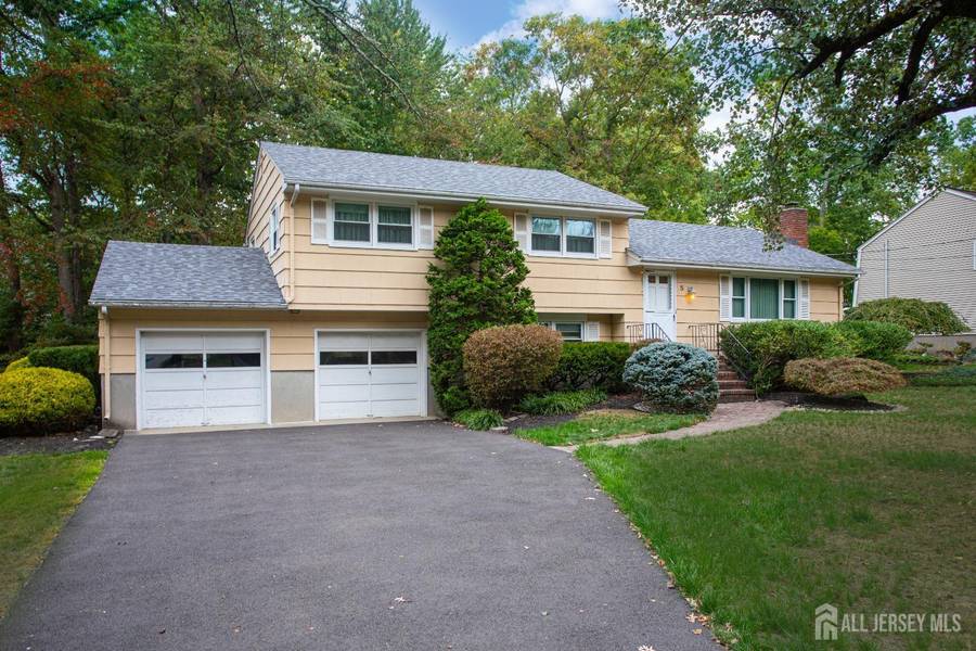 5 Bunker Hill RUN, East Brunswick, NJ 08816