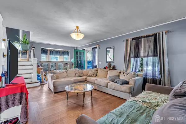 Dunellen, NJ 08812,215 Dunellen AVE