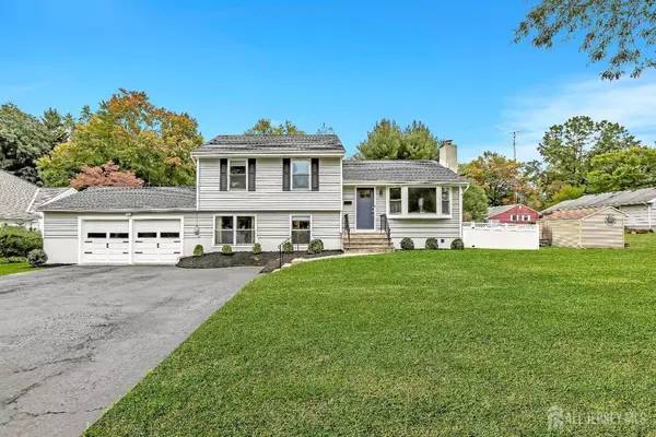 3 Pine Hill DR, Cranbury, NJ 08512