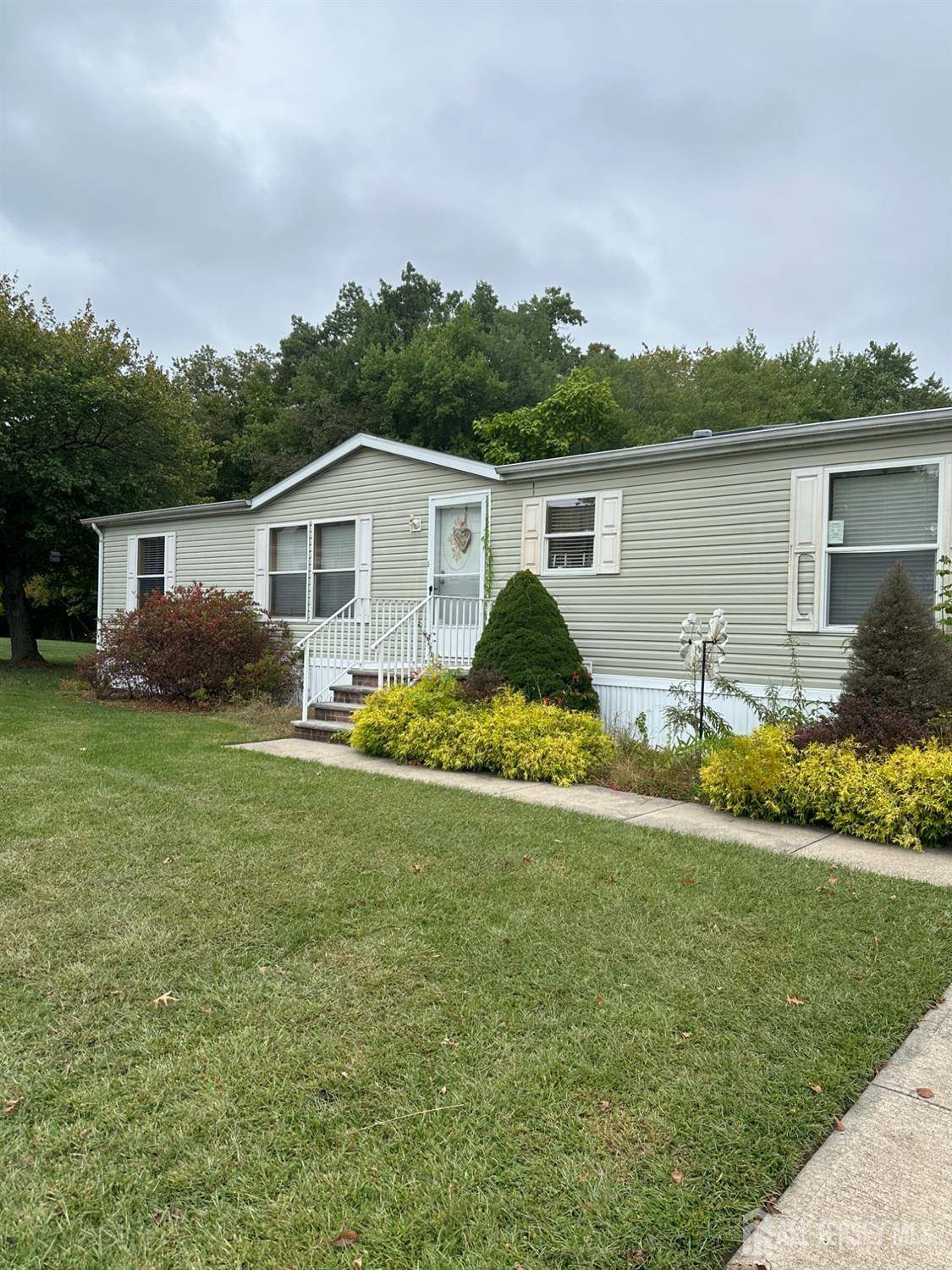 268 Laura CT, Spotswood, NJ 08884