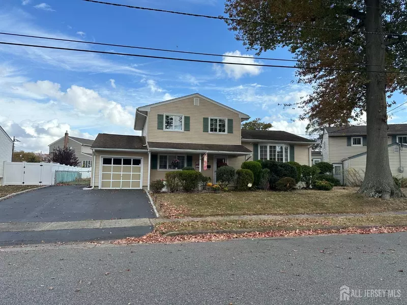 10 Alpine PL, Colonia, NJ 07067