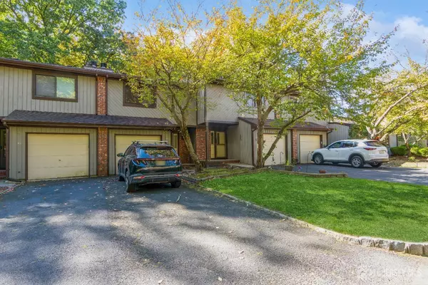 39 Laurie CT, Old Bridge, NJ 07747