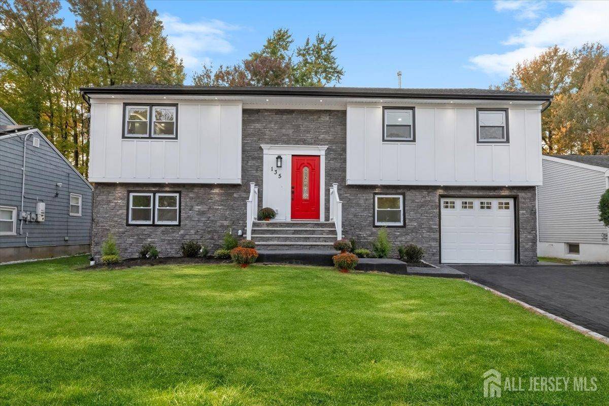 135 NEW DOVER AVE, Colonia, NJ 07067