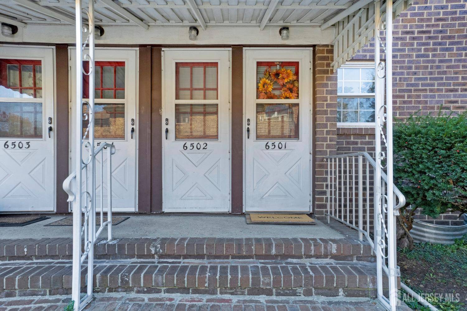 6501 avenue c,  Edison,  NJ 08837