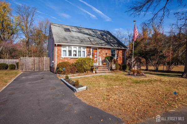 13 Park PL, Middlesex, NJ 08846