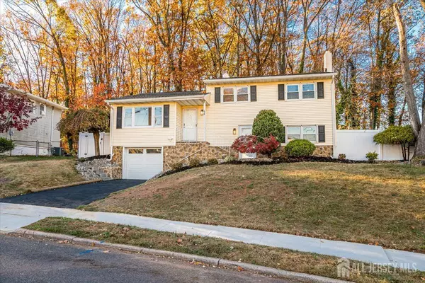 4 Adelphi CT, Edison, NJ 08837