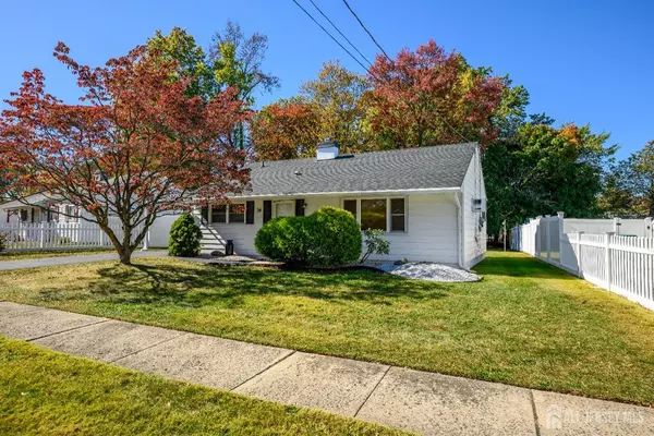 34 Kenmore RD, Edison, NJ 08817