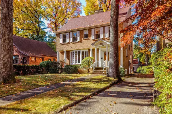 Metuchen, NJ 08840,11 Cliffwood PL