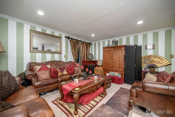 North Brunswick, NJ 08902,37 Dartmouth WAY