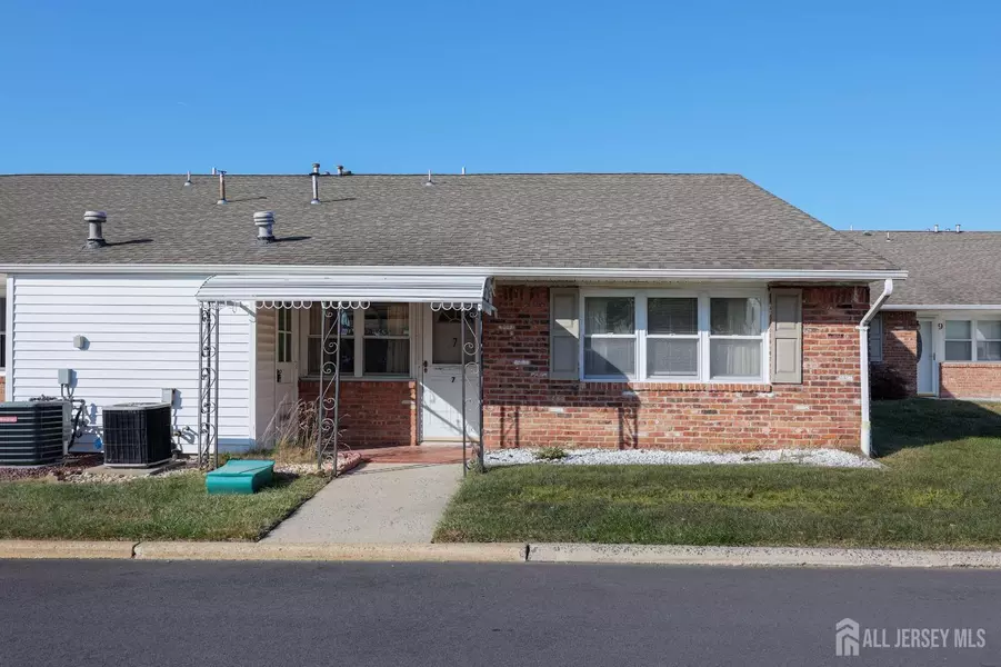 7 Minnesota DR, Old Bridge, NJ 07747