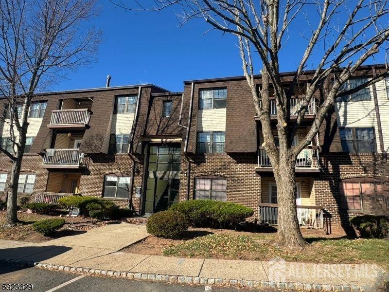 1804 Green Hollow DR, Iselin, NJ 08830