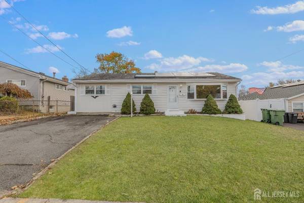 98 Pinetree DR, Sayreville, NJ 08859