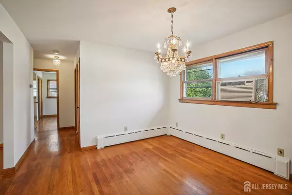 Perth Amboy, NJ 08861,702 Columbus CIR