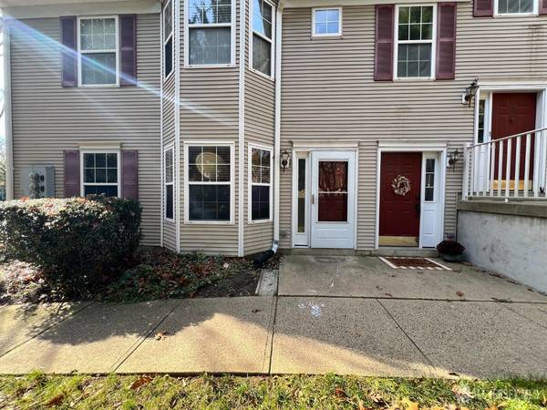 207 Cypress LN, East Brunswick, NJ 08816