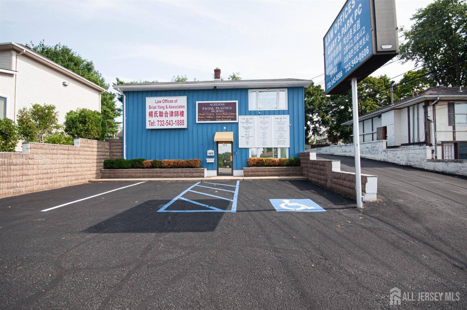 1672 State Route 27, Edison, NJ 08817