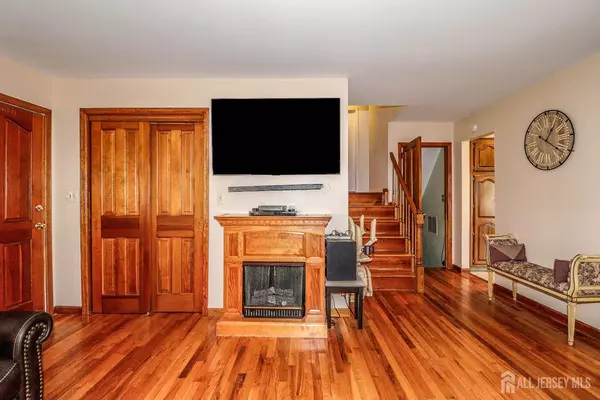 South Plainfield, NJ 07080,3184 Clark LN