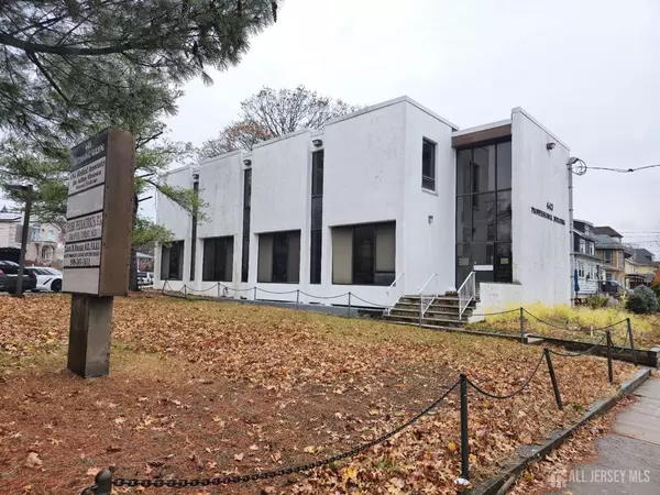 Roselle Park, NJ 07204,441 E westfield AVE