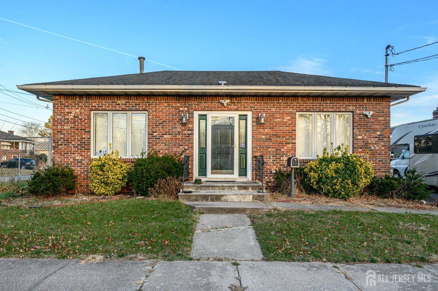 13 New York AVE, Colonia, NJ 07067