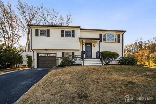 8 Jeffrey CT, Sayreville, NJ 08859