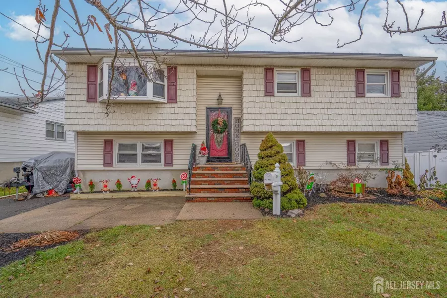 39 N Robert ST N, Sewaren, NJ 07077