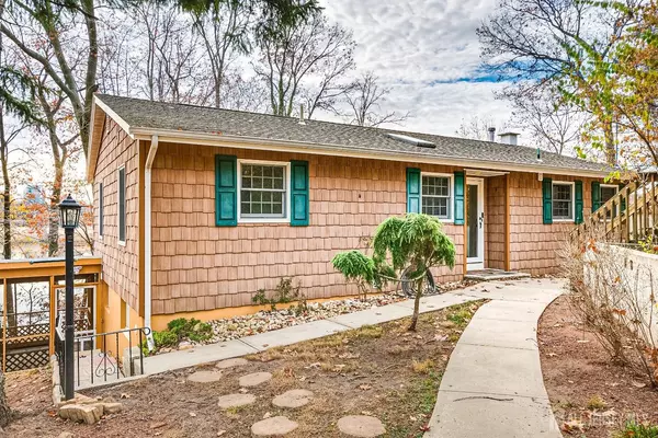 31 Cardownie ST, Edison, NJ 08817