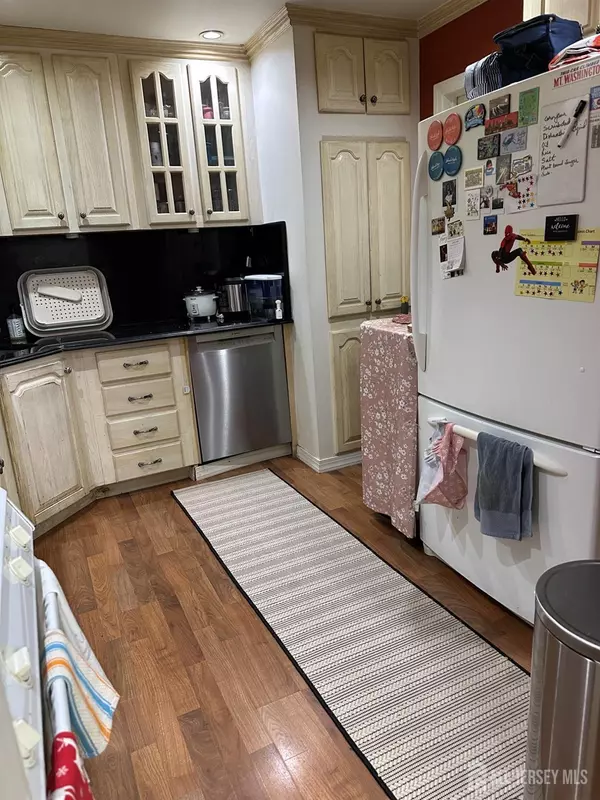 190 College DR, Edison, NJ 08817
