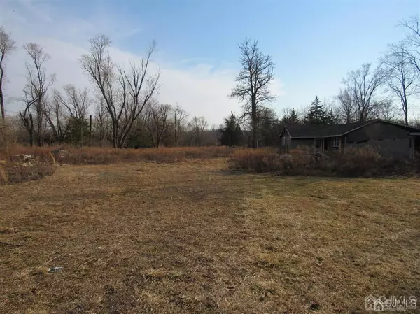 Manalapan, NJ 07726,309 E State Route 33 East HWY E