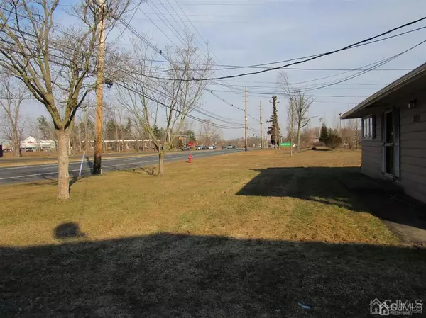 Manalapan, NJ 07726,309 E State Route 33 East HWY E