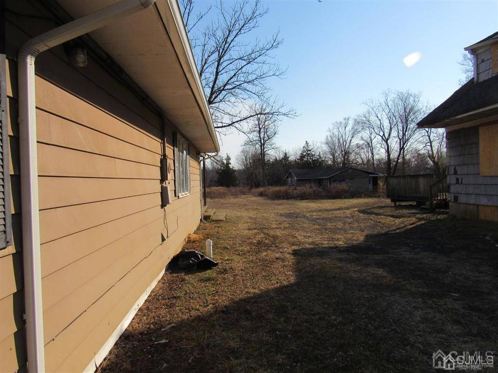 Manalapan, NJ 07726,309 E State Route 33 East HWY E