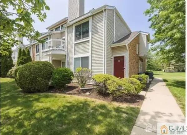 18 Chatham SQ, Sayreville, NJ 08859