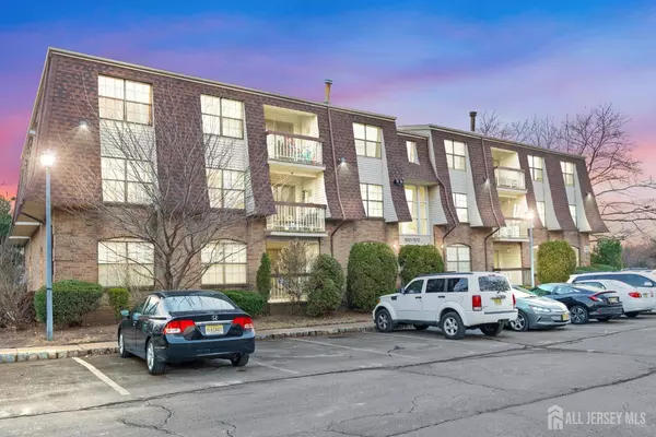 1006 Hidden Village DR, Perth Amboy, NJ 08861