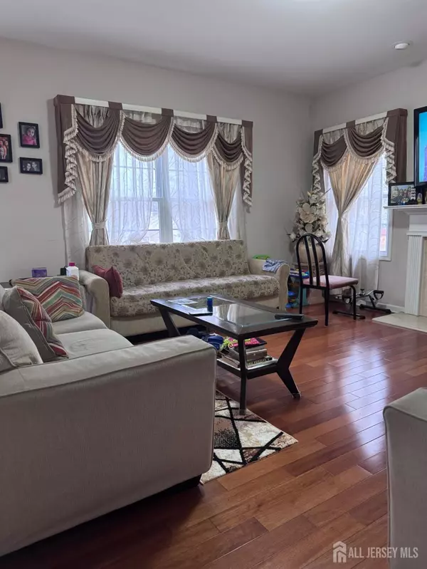 Avenel, NJ 07001,496 Jansen AVE