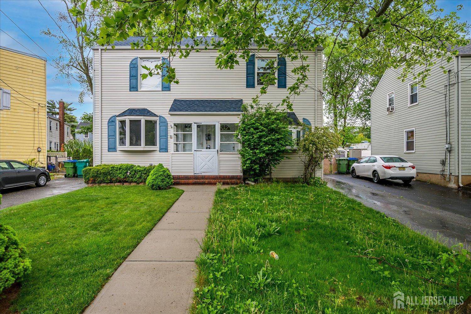 8 MacArthur DR, Edison, NJ 08837