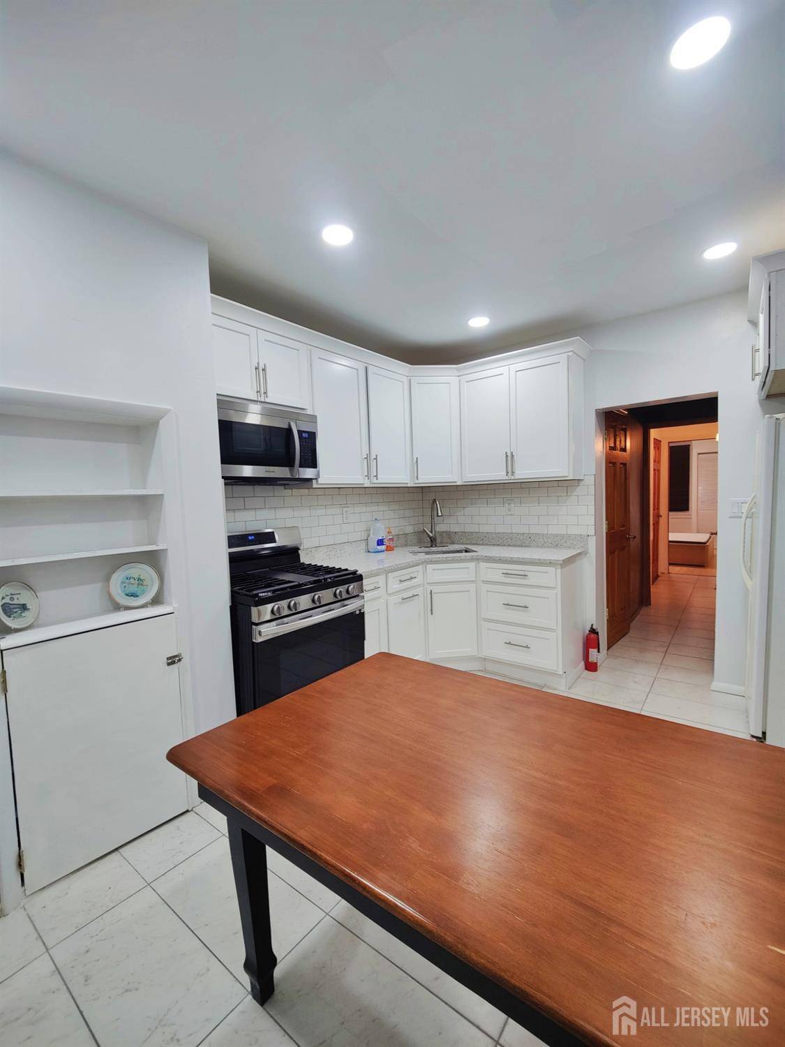 Jersey City, NJ 07305,299 Armstrong AVE #2