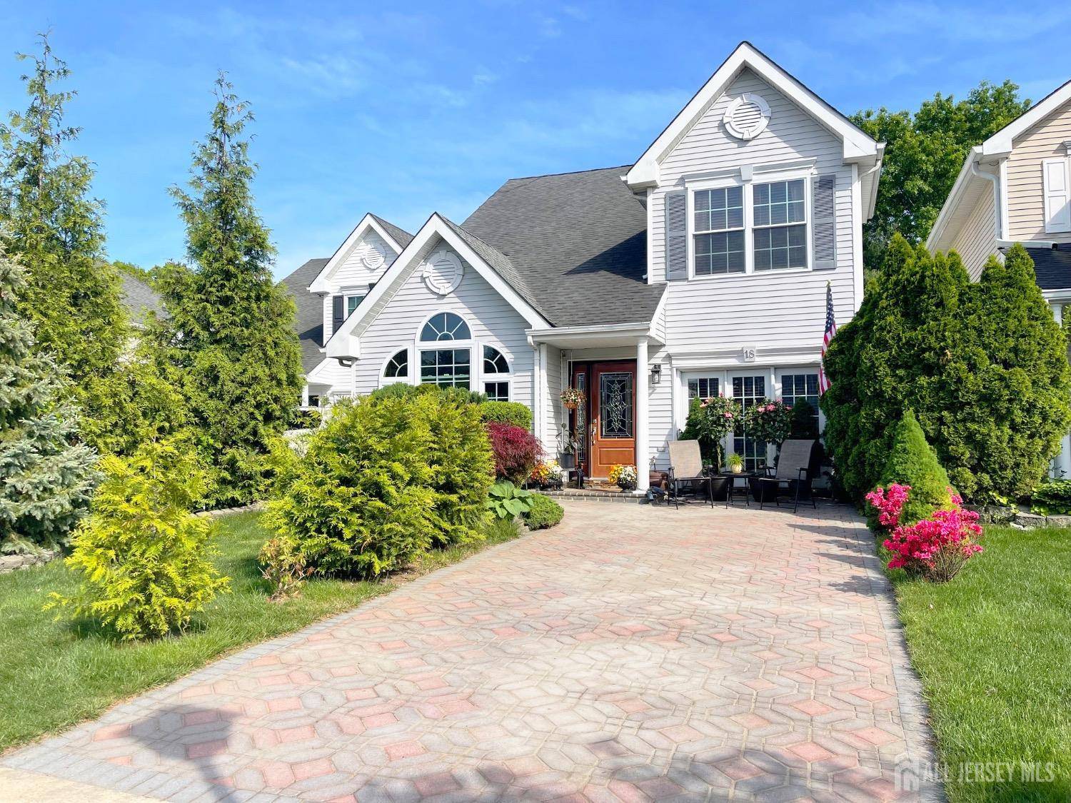 18 Tall Oaks CT, Old Bridge, NJ 08857