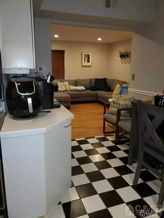 Edison, NJ 08837,18 Judson ST #3A