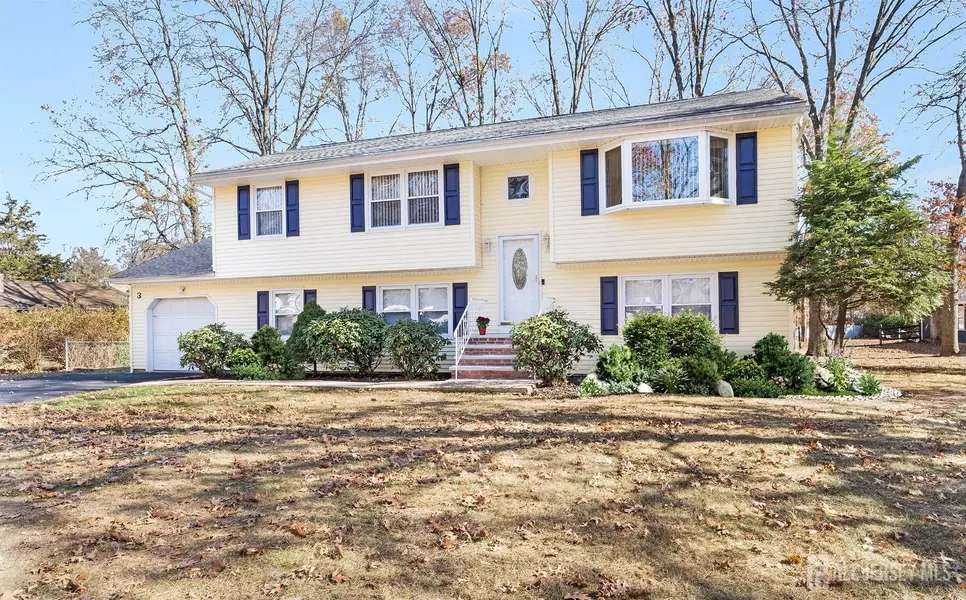 3 Sunburst LN, Piscataway, NJ 08854