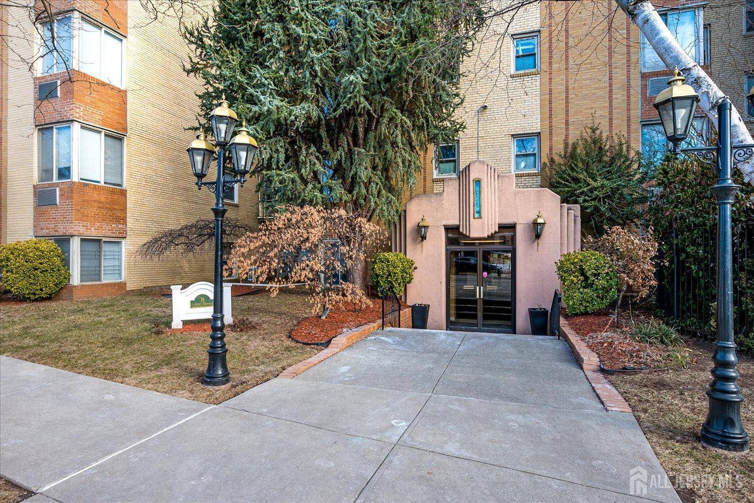 19-31 Lyons AVE, Newark, NJ 07112