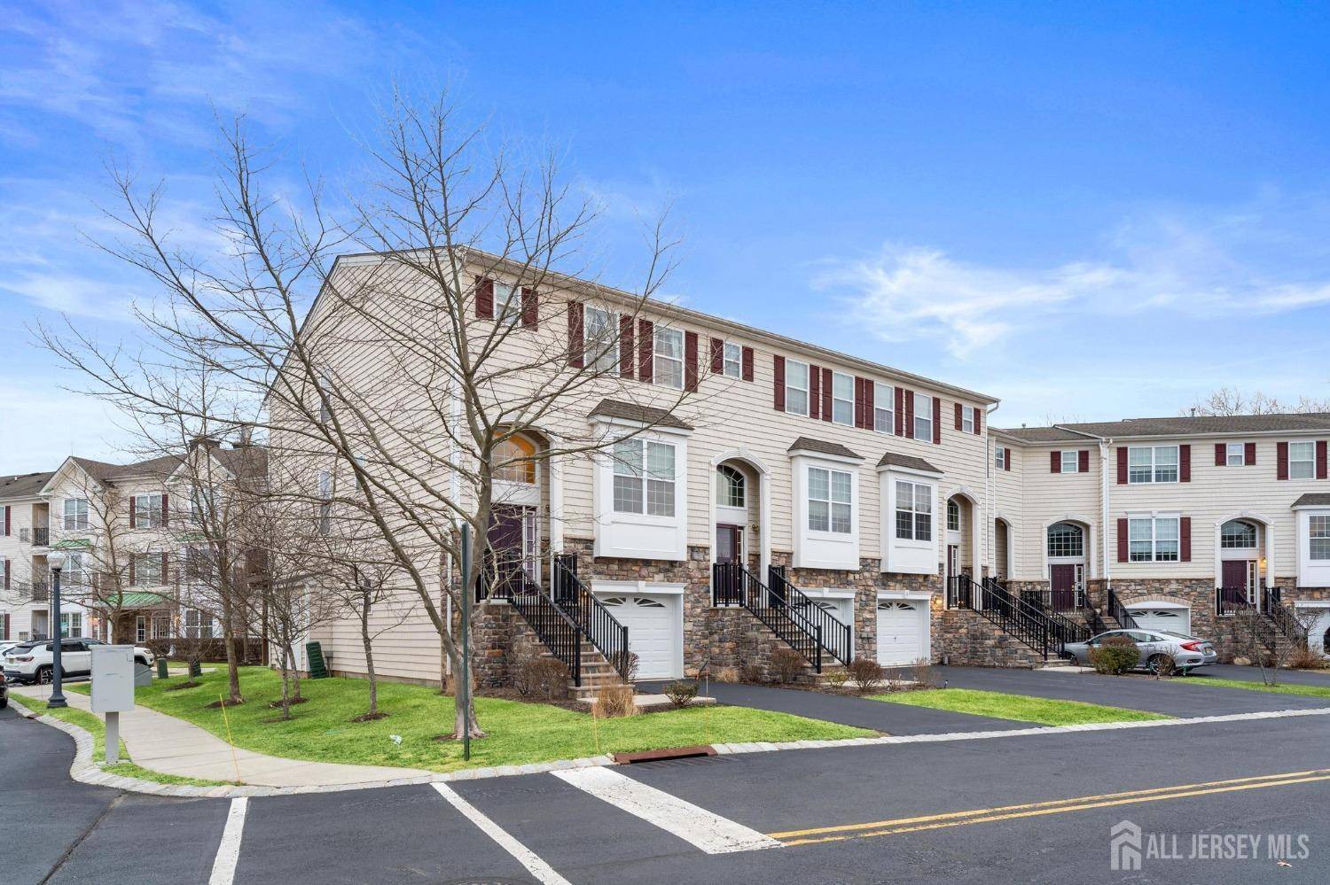 1 McGowan CT, Old Bridge, NJ 08857