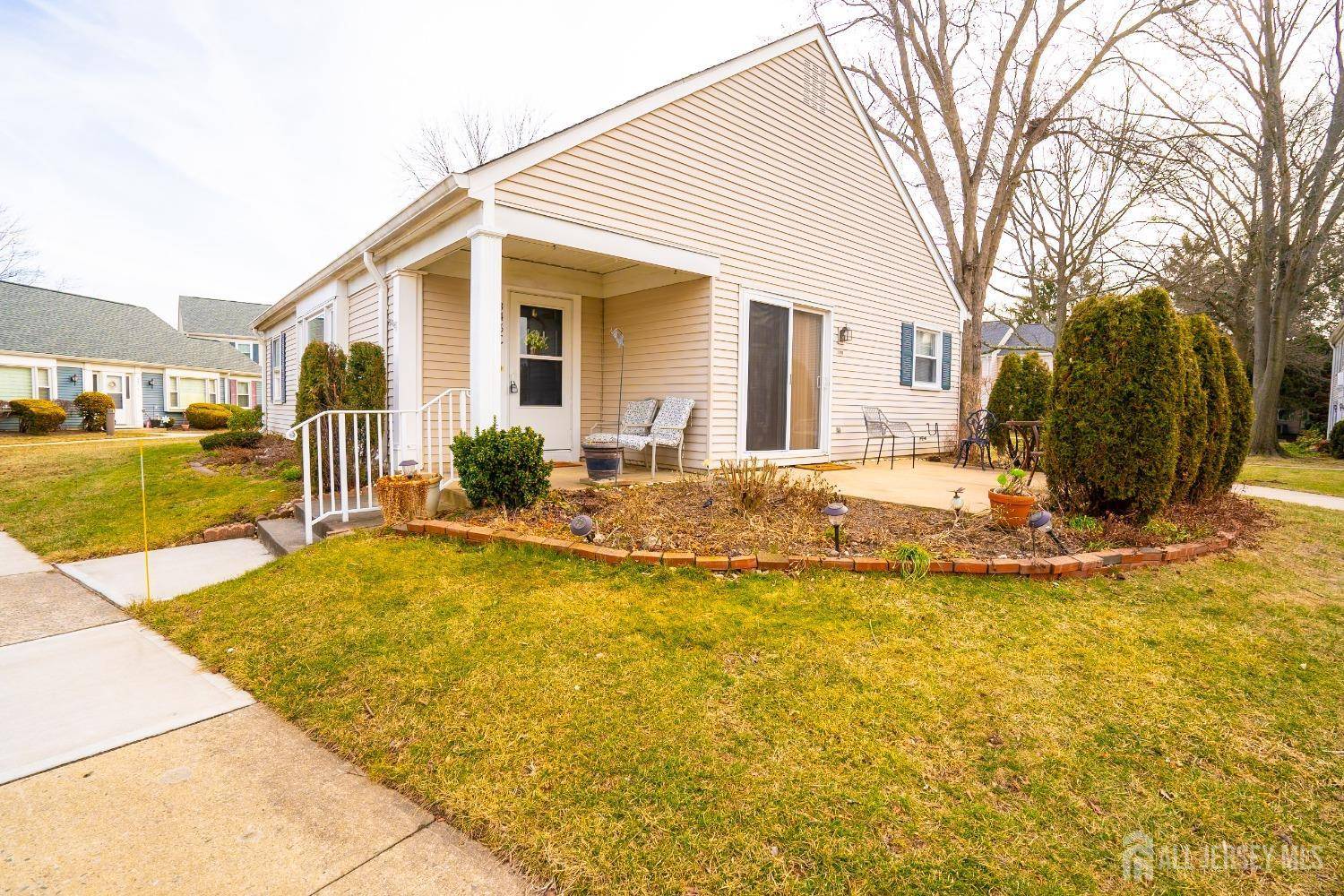 346 Norwich LN, Monroe, NJ 08831