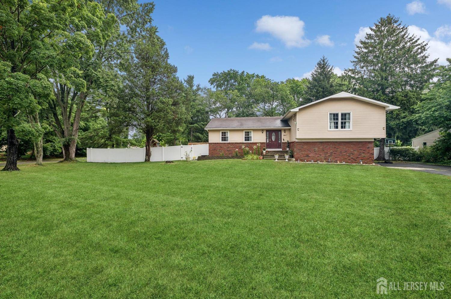 Manalapan, NJ 07726,9 Merion DR