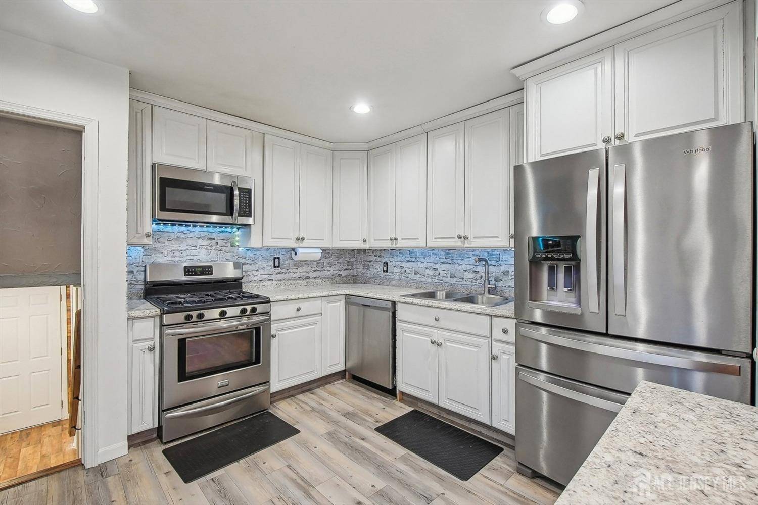 Fords, NJ 08863,2 Webb DR