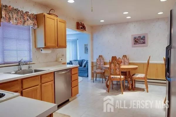 Monroe, NJ 08831,568 Nutley DR #B