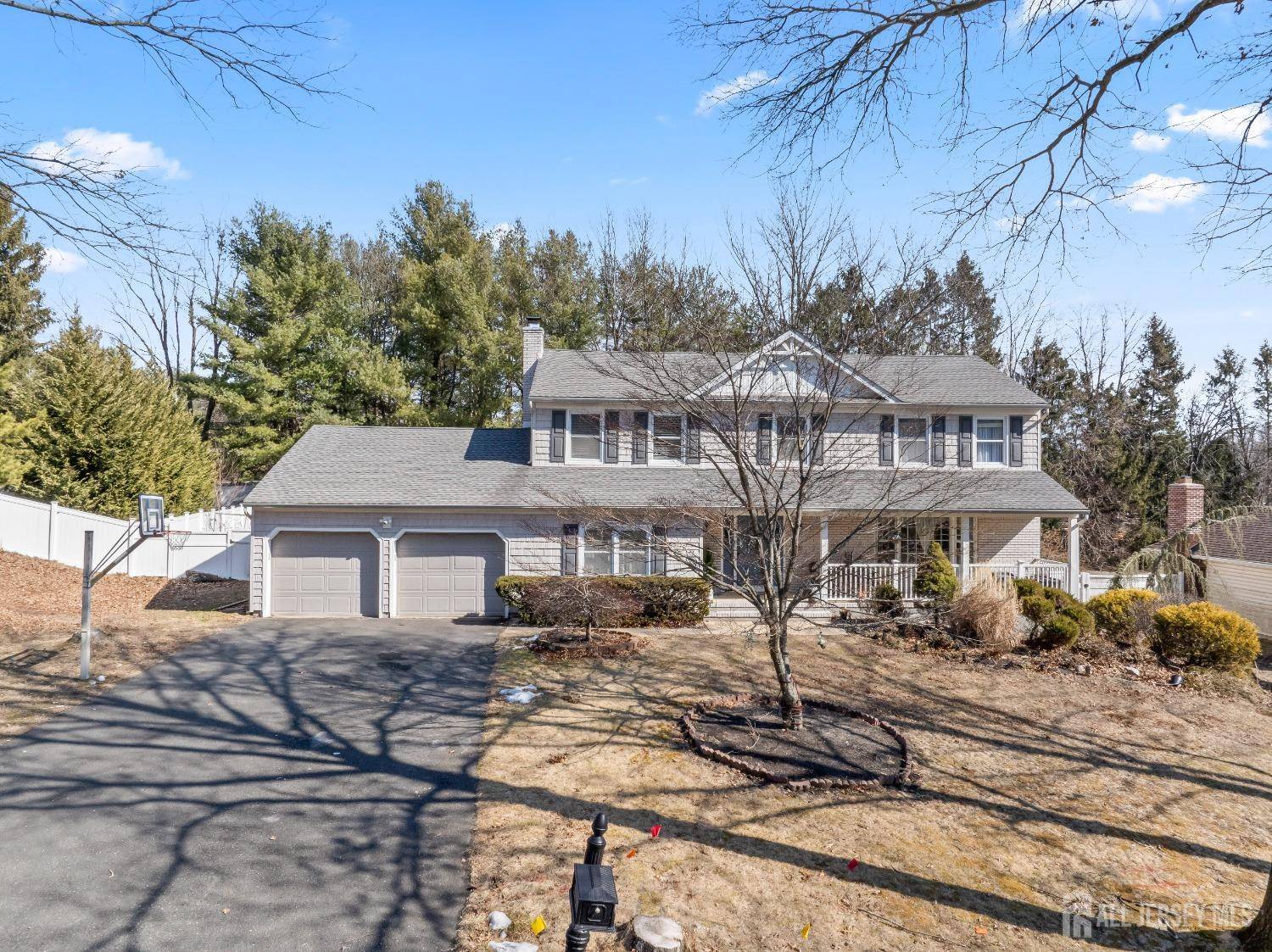 5 Lenape LN, East Brunswick, NJ 08816