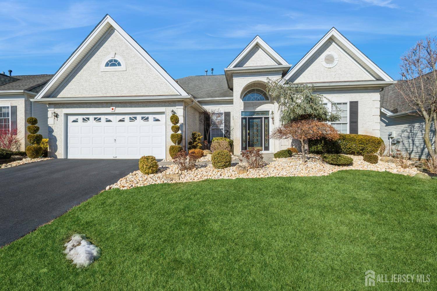 12 Glen Eagles WAY, Monroe, NJ 08831