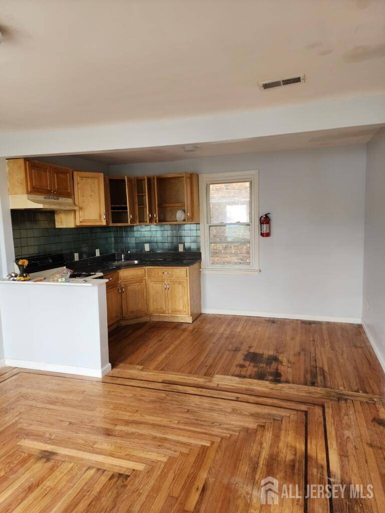 Perth Amboy, NJ 08861,651 Penn ST
