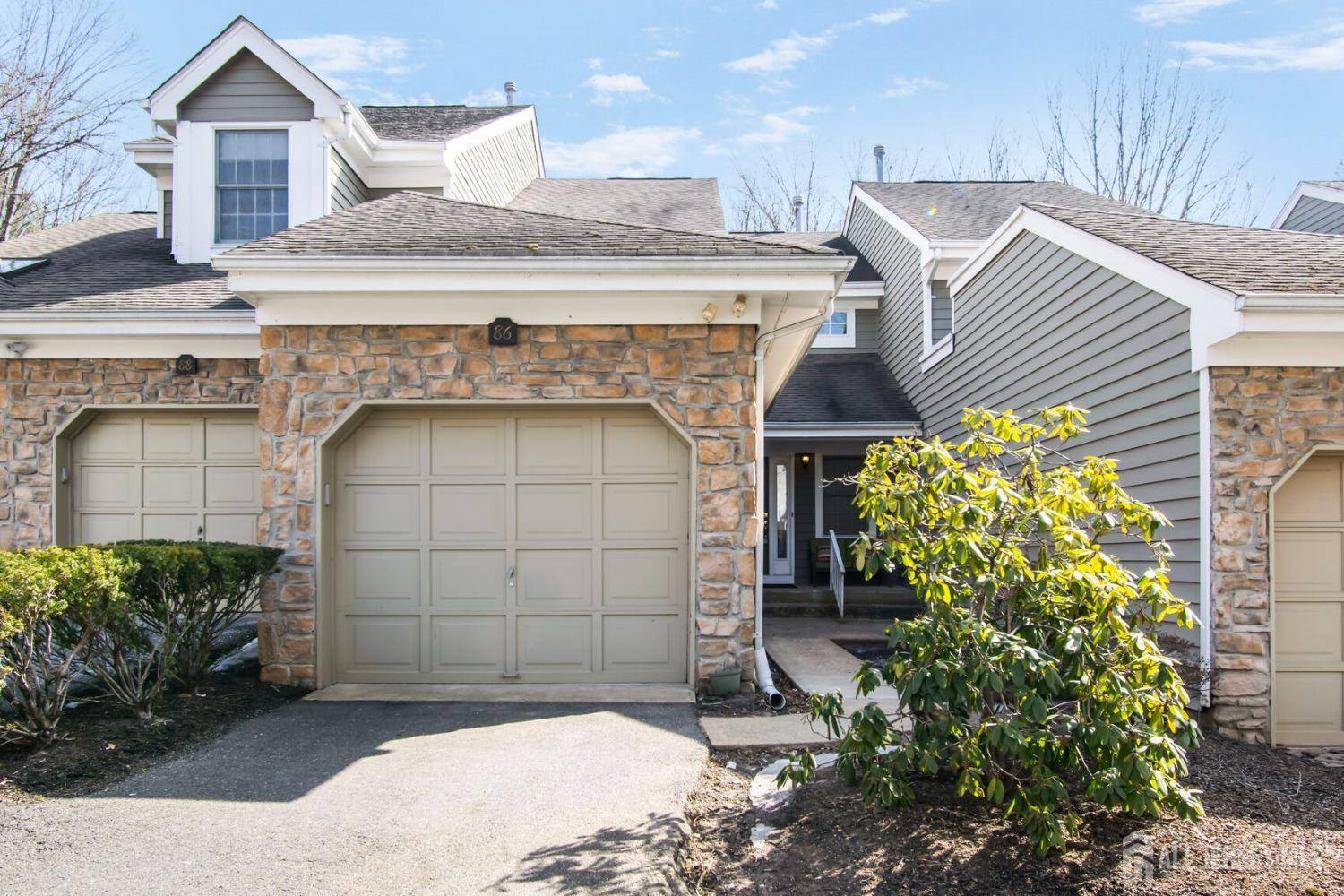 86 W Countryside DR W, South Brunswick, NJ 08540